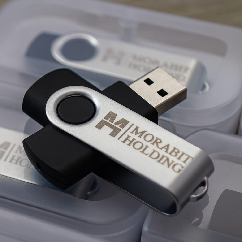 Clés USB pivotantes gravées au logo Morabit Holding